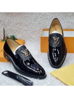 Louis Vuitton Men's  Glossy Leather Quality Loafers Shoe With LV Logo