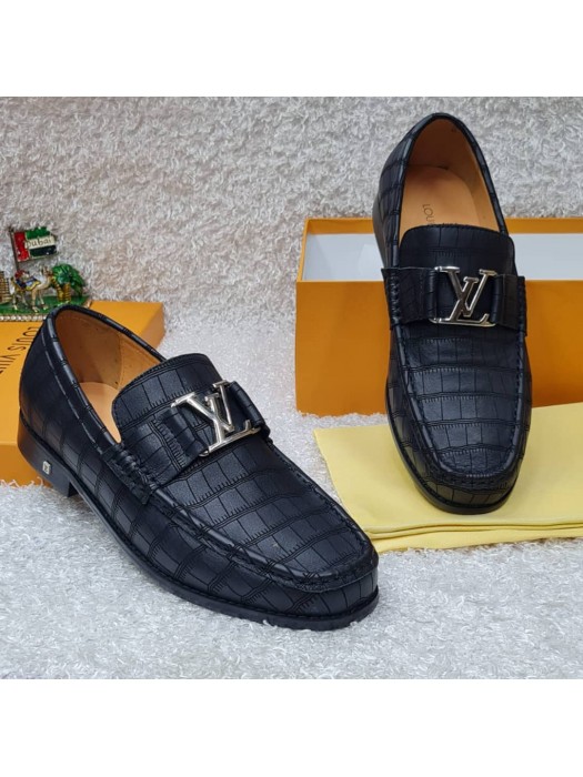 Louis Vuitton Men's  Scale Leather Quality Loafers Shoe With LV Logo